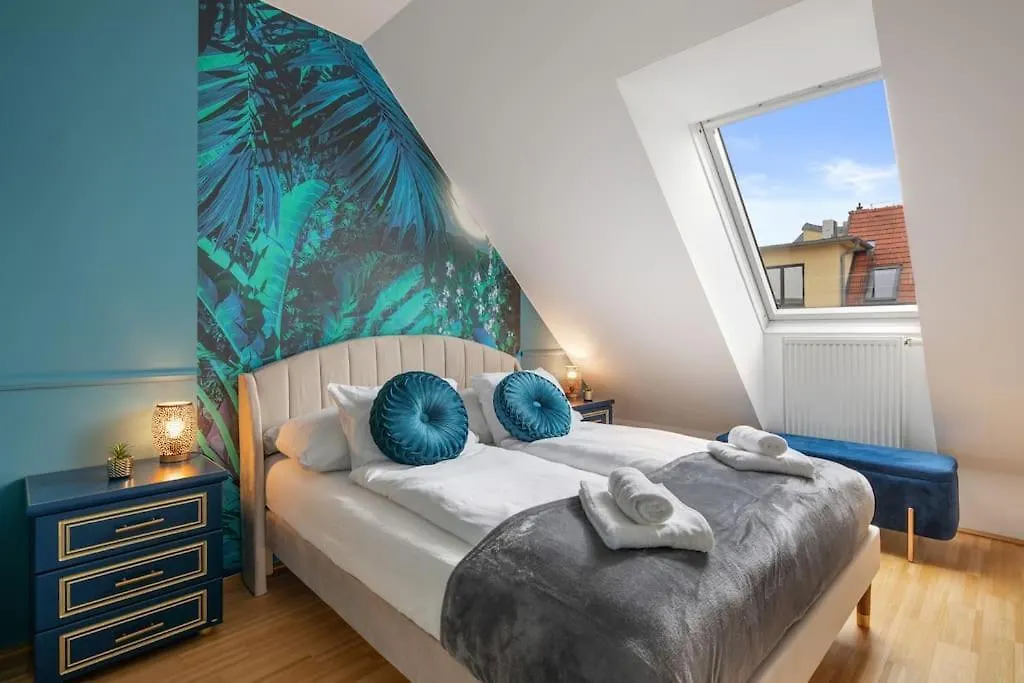 „Luxury Loft View“ 4Br / Near Centre / Schoenbrun Vienna 0*,  Austria